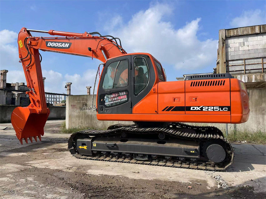 Χρησιμοποιούμενη εκσκαφέας Doosan DX225 κατασκευασμένη στην Κορέα σε καλή κατάσταση χαμηλή κατανάλωση καυσίμου