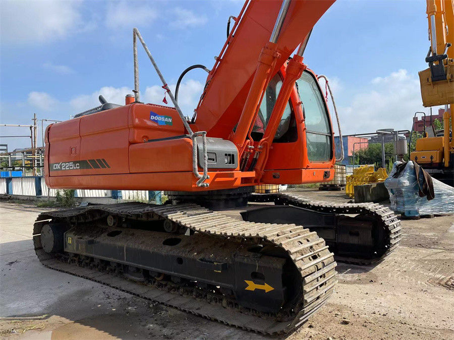 Χρησιμοποιούμενη εκσκαφέας Doosan DX225 κατασκευασμένη στην Κορέα σε καλή κατάσταση χαμηλή κατανάλωση καυσίμου