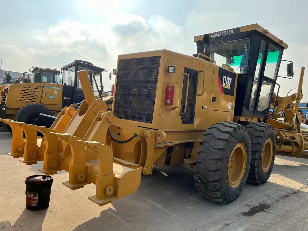 Χρησιμοποιούμενο Caterpillar Motor Grader 140K σε αποθεματικό μεταχειρισμένο Cat 140 Motor Grader