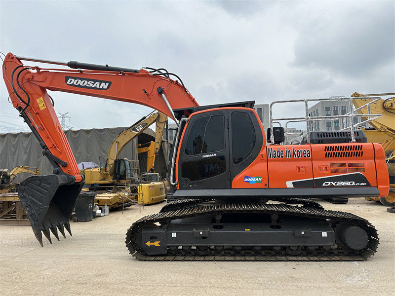 180 KW ισχύς κινητήρα Doosan DX260 Χρησιμοποιούμενα εξορυκτήρες με χωρητικότητα κουβάς 1,2 M3