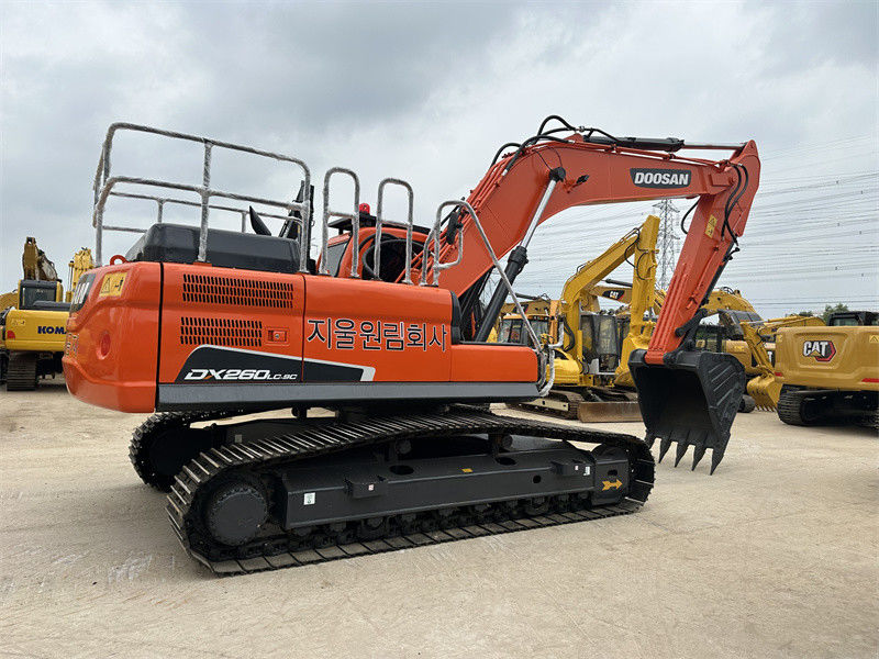 180 KW ισχύς κινητήρα Doosan DX260 Χρησιμοποιούμενα εξορυκτήρες με χωρητικότητα κουβάς 1,2 M3