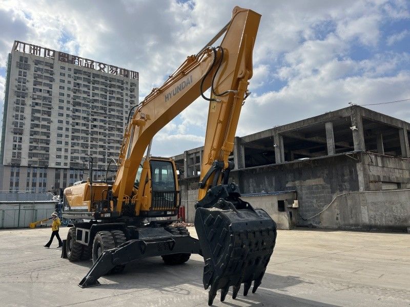 Χρησιμοποιούμενη υγιούντα 210w-9 τροχοφόρος εκσκαφέας 21 τόνων μεσαίου μεγέθους χρησιμοποιούμενες εκσκαφές
