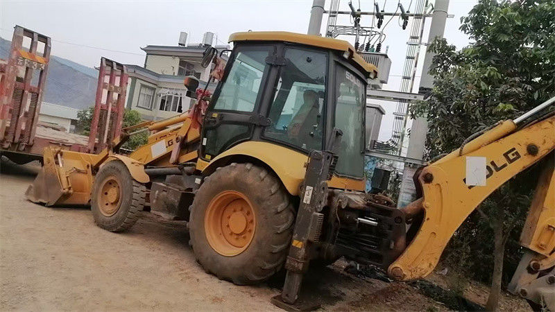 Προέλευση Χρησιμοποιούμενο SDLG B877 Backhoe Loader με διχασμένο κουβά Δεύτερο χέρι SDLG Wheel Backhoe Loader