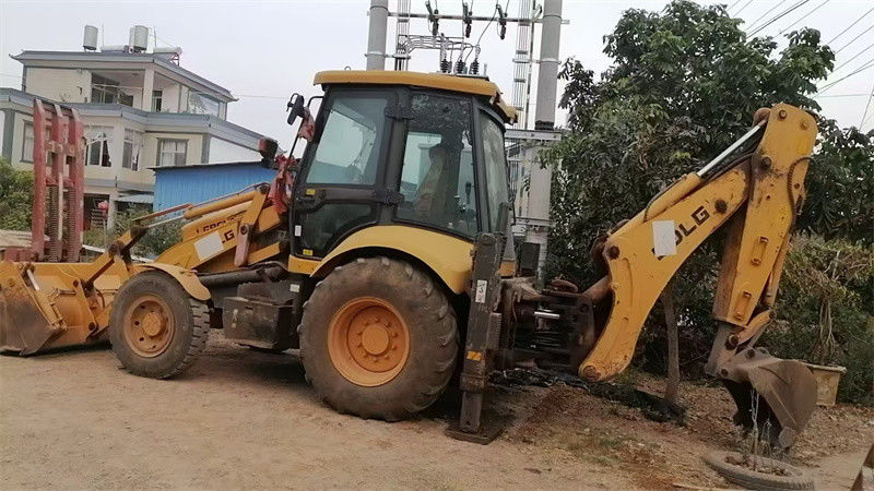 Προέλευση Χρησιμοποιούμενο SDLG B877 Backhoe Loader με διχασμένο κουβά Δεύτερο χέρι SDLG Wheel Backhoe Loader