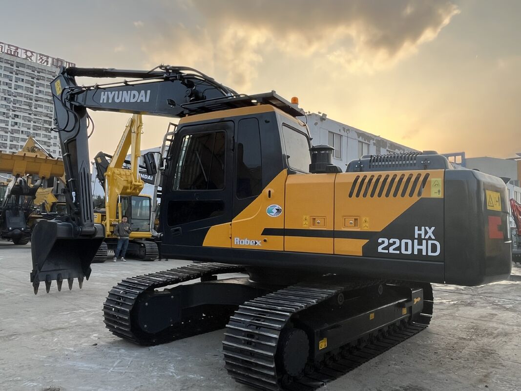 Μεταχειρισμένο Hyundai Excavator HX220HD Heavy Duty ανθεκτικό μοντέλο με ισχύ 120 kw και χωρητικότητα κάδου 1,2 κυβικών μέτρων