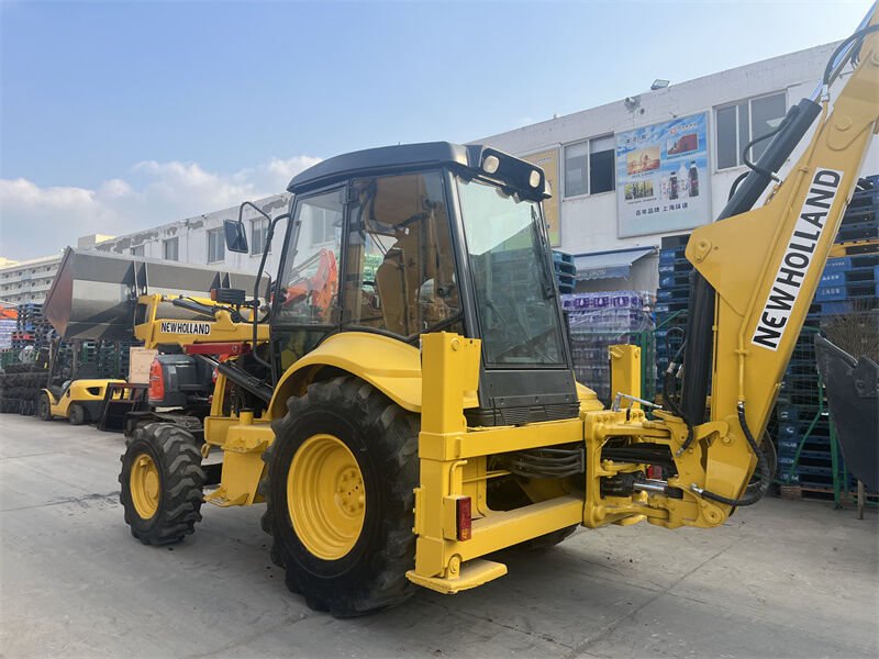Χρησιμοποιούμενο φορτιστή βαλβίδας New Holland LB95B-4PT με πολυκατασκευασμένο κουβά 4 σε 1, χειριστή ελέγχου και κλειστή καμπίνα ROPS / FOPS