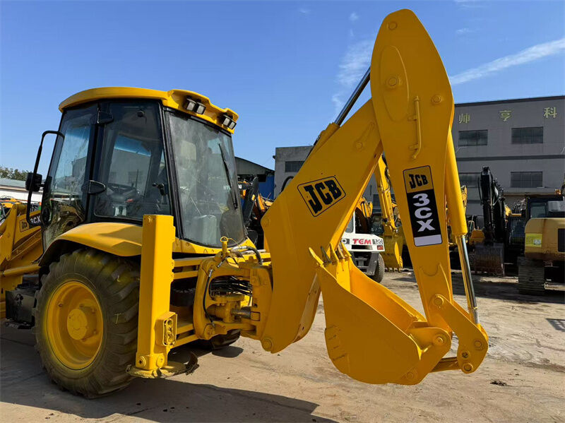 Μεταχειρισμένος Εκσκαφέας Φορτωτής JCB 3CX με Χωρητικότητα Κάδου 1.1m3, Ισχύ 81kw και Εγγύηση ενός έτους
